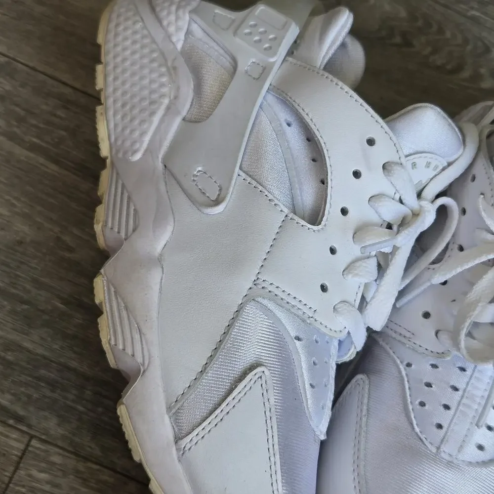 B2 Nike Air Huarache Triple White Women's US 7 Running Shoes (DD1068-102)